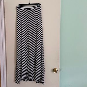 Inc maxi, fully lined black and white stripe